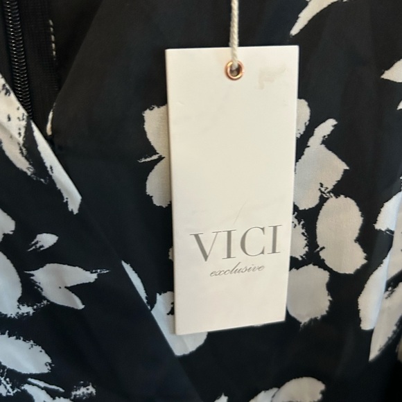 NWT VICI black and white floral long sleeve mini fringe wrap Dress - Picture 3 of 7